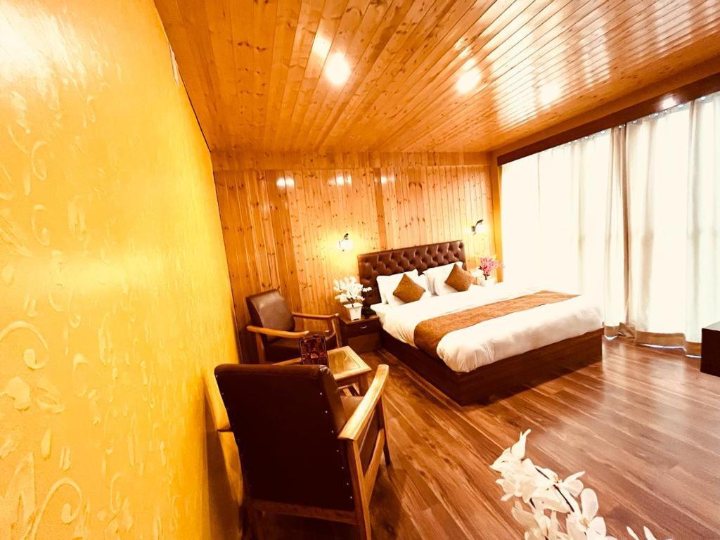 Tata Vista Resort Mall Road Manali - Centrally Heated & Air Cooled Buitenkant foto