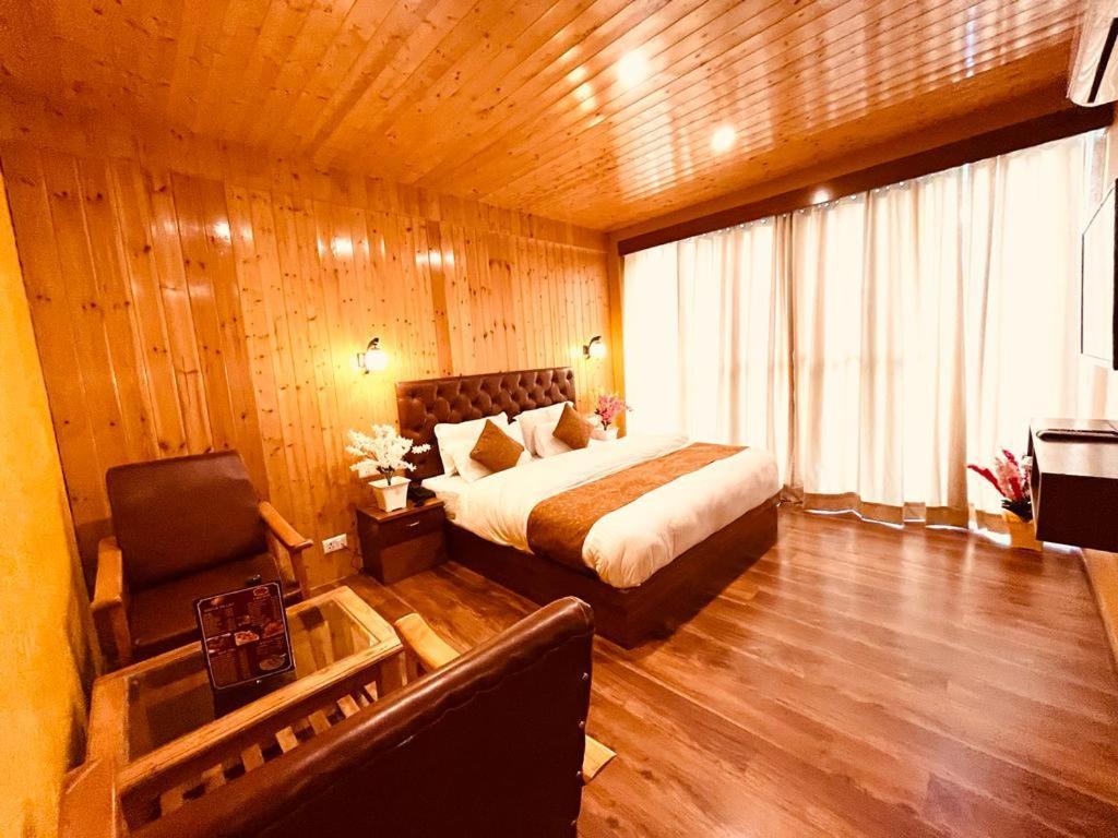 Tata Vista Resort Mall Road Manali - Centrally Heated & Air Cooled Buitenkant foto